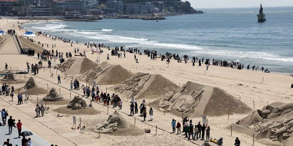 「海雲台砂祭り」開幕＝釜山
