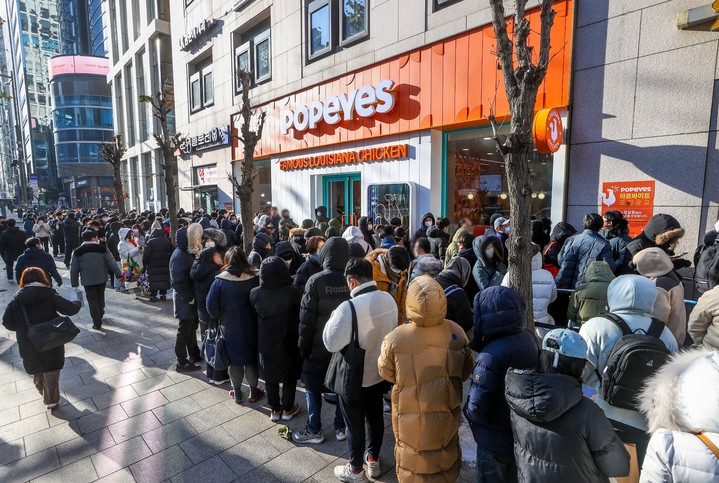 韓国再上陸の「Popeye’s」…江南店オープンから3日で5000人来店