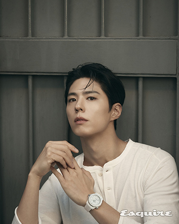 【フォト】<b>パク・ボゴム</b> 映画のようなビジュアル…OMEGAウオッチでラグジュアリー・コーデ