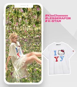 LE SSERAFIMチェウォン、キュートなキティのTシャツはどこのアイテム？